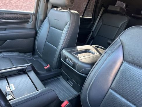 Used 2022 GMC Yukon Denali w/ Denali Premium Package RWD image 37