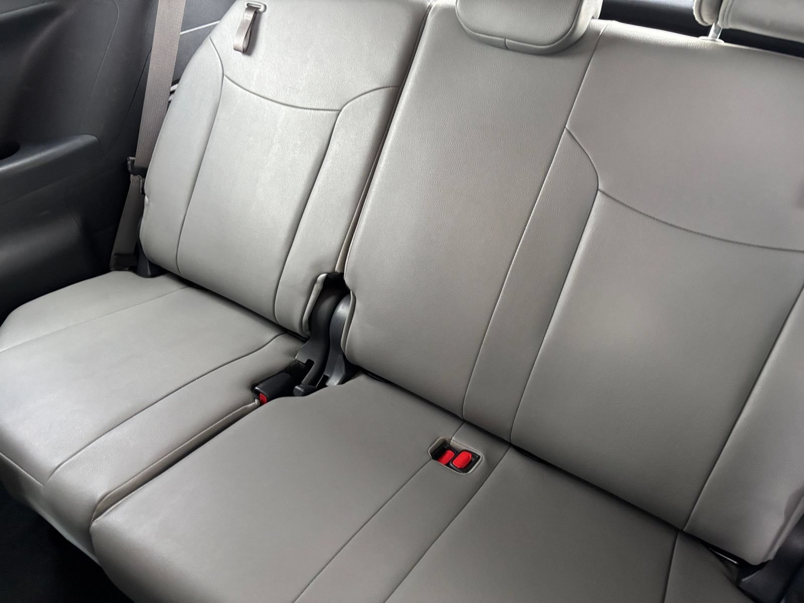 Used 2025 Toyota Sienna XLE FWD image 30