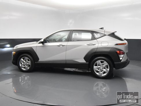 Used 2025 Hyundai Kona SE FWD image 3