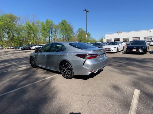 Used 2024 Toyota Camry SE FWD image 9