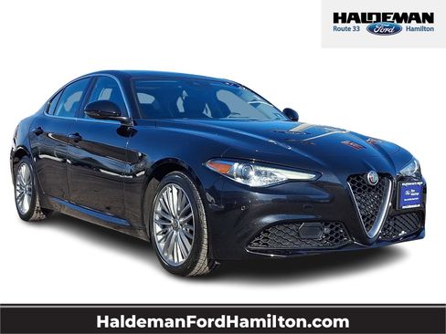 Used 2017 Alfa Romeo Giulia Ti w/ TI Lusso Light Wood Package image 1