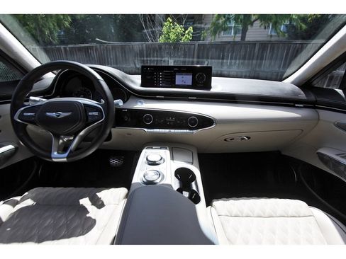 Used 2022 Genesis GV70 3.5T Sport w/ Sport Advanced Package AWD/4WD image 10