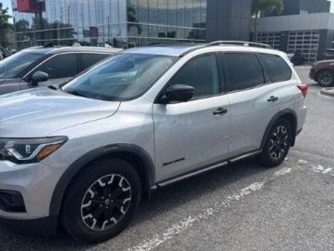 Certified 2020 Nissan Pathfinder SL FWD image 1