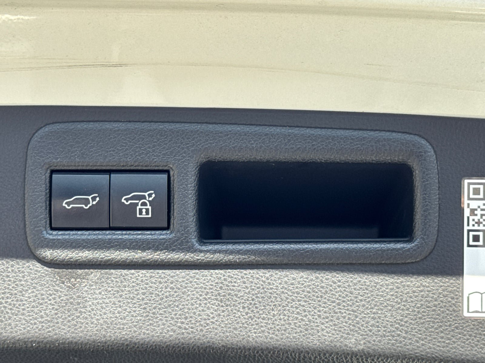 Used 2021 Toyota Venza LE w/ Carpet Mat Package (TMS) AWD/4WD image 13