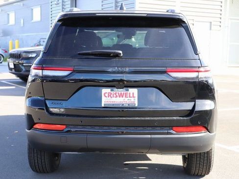 New 2025 Jeep Grand Cherokee Altitude AWD/4WD image 4