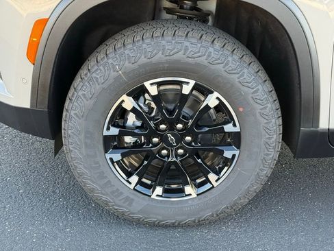 New 2026 Chevrolet Traverse Z71 w/ Enhanced Driving Package image 9