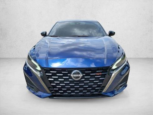 Used 2024 Nissan Altima 2.5 SR FWD image 2