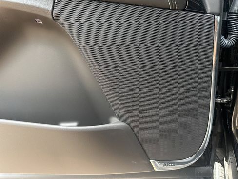 Used 2025 Cadillac Escalade ESV V w/ LPO, ONYX Package image 39