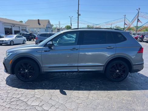 Used 2022 Volkswagen Tiguan SE R-Line AWD/4WD image 4