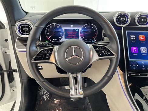 Used 2025 Mercedes-Benz GLC 300 4MATIC image 30