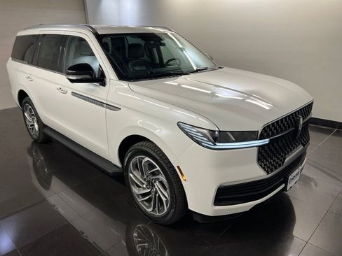 Used 2026 Lincoln Navigator Premiere AWD/4WD image 1