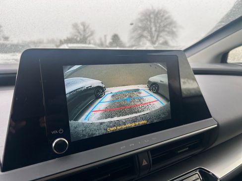 Used 2025 Toyota Prius LE image 17