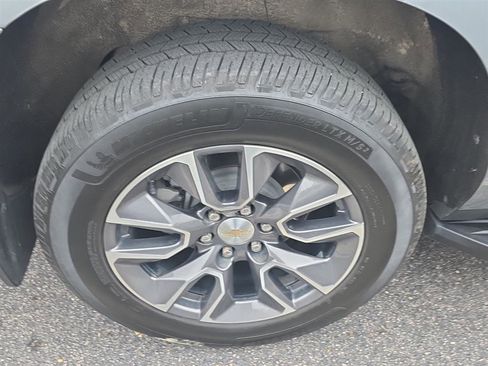 Used 2023 Chevrolet Suburban LT w/ Luxury Package image 4