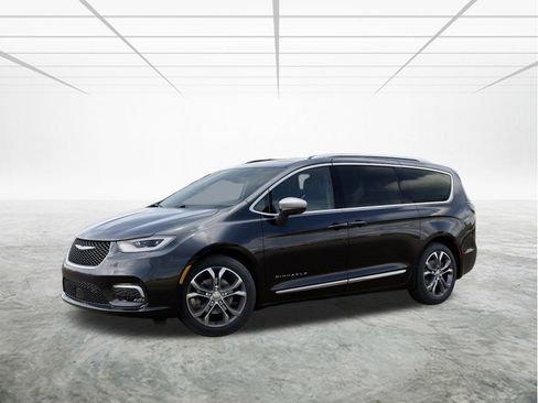New 2026 Chrysler Pacifica Pinnacle image 2