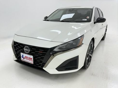 Used 2024 Nissan Altima 2.5 SR FWD image 4