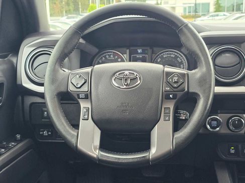 Used 2022 Toyota Tacoma TRD Sport w/ TRD Premium Sport Package AWD/4WD image 22