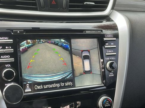 Used 2018 Nissan Murano SL w/ Moonroof Package image 16