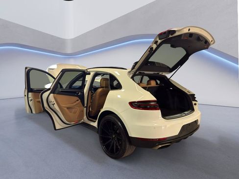 Used 2017 Porsche Macan AWD/4WD image 12