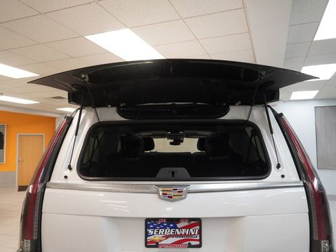 Used 2019 Cadillac Escalade ESV Luxury image 14