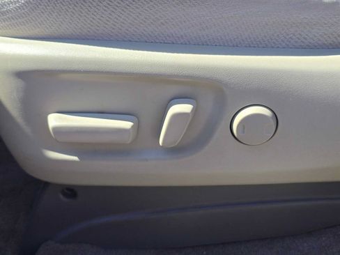 Used 2014 Toyota Sienna LE FWD image 25