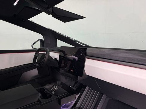 Used 2024 Tesla Cybertruck Cyberbeast AWD/4WD image 18
