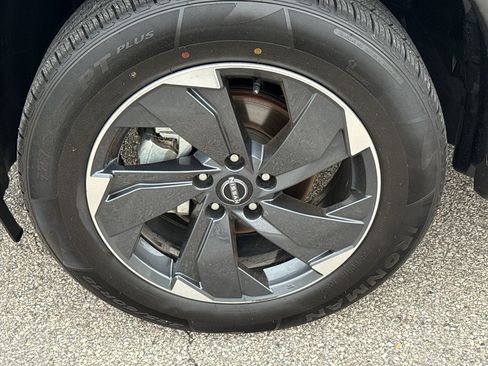 Certified 2025 Nissan Rogue SV AWD/4WD image 12
