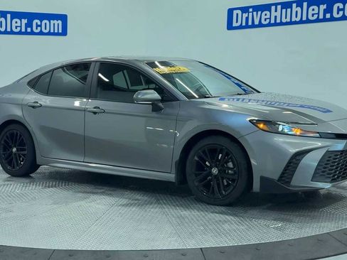 Used 2025 Toyota Camry SE image 2