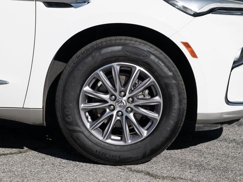 Used 2023 Buick Enclave Essence image 11