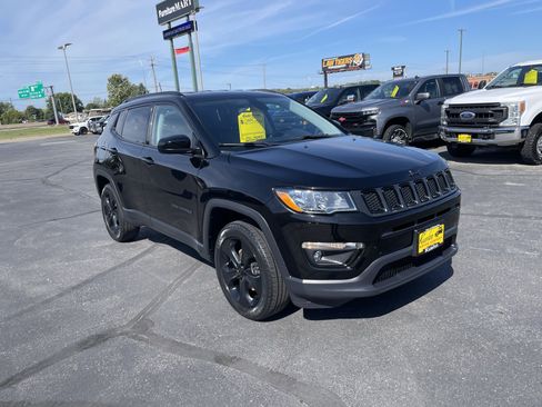 Used 2021 Jeep Compass Latitude AWD/4WD image 2