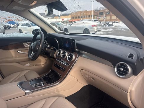 Used 2021 Mercedes-Benz GLC 300 4MATIC image 11
