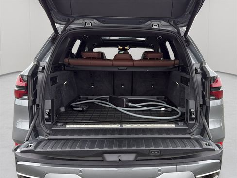 Used 2026 BMW X5 xDrive50e w/ Climate Comfort Package image 19