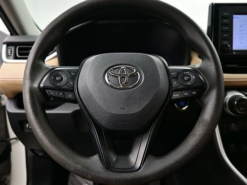 Used 2021 Toyota RAV4 XLE AWD/4WD image 21
