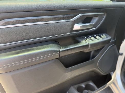 Used 2019 RAM 1500 Big Horn AWD/4WD image 5