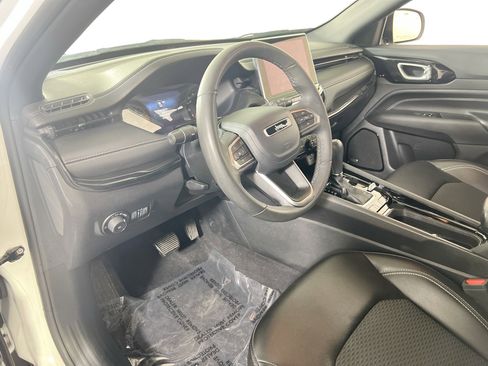 Used 2023 Jeep Compass Latitude w/ Sun and Sound Group AWD/4WD image 9