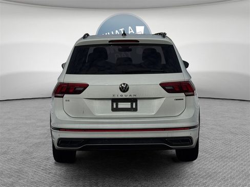 Used 2024 Volkswagen Tiguan SE R-Line image 8