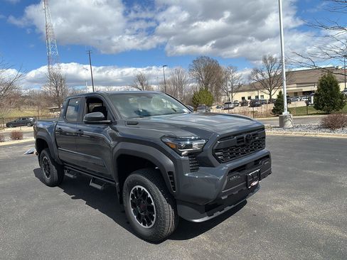 New 2026 Toyota Tacoma TRD Off-Road AWD/4WD image 9