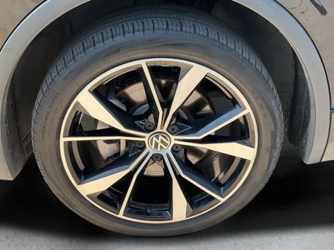 Used 2022 Volkswagen Tiguan SEL R-Line AWD/4WD image 9