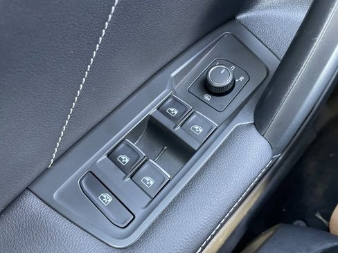 Used 2024 Volkswagen Tiguan SE image 24