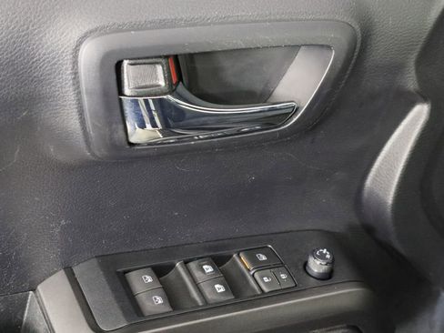 Used 2020 Toyota Tacoma TRD Off-Road image 21