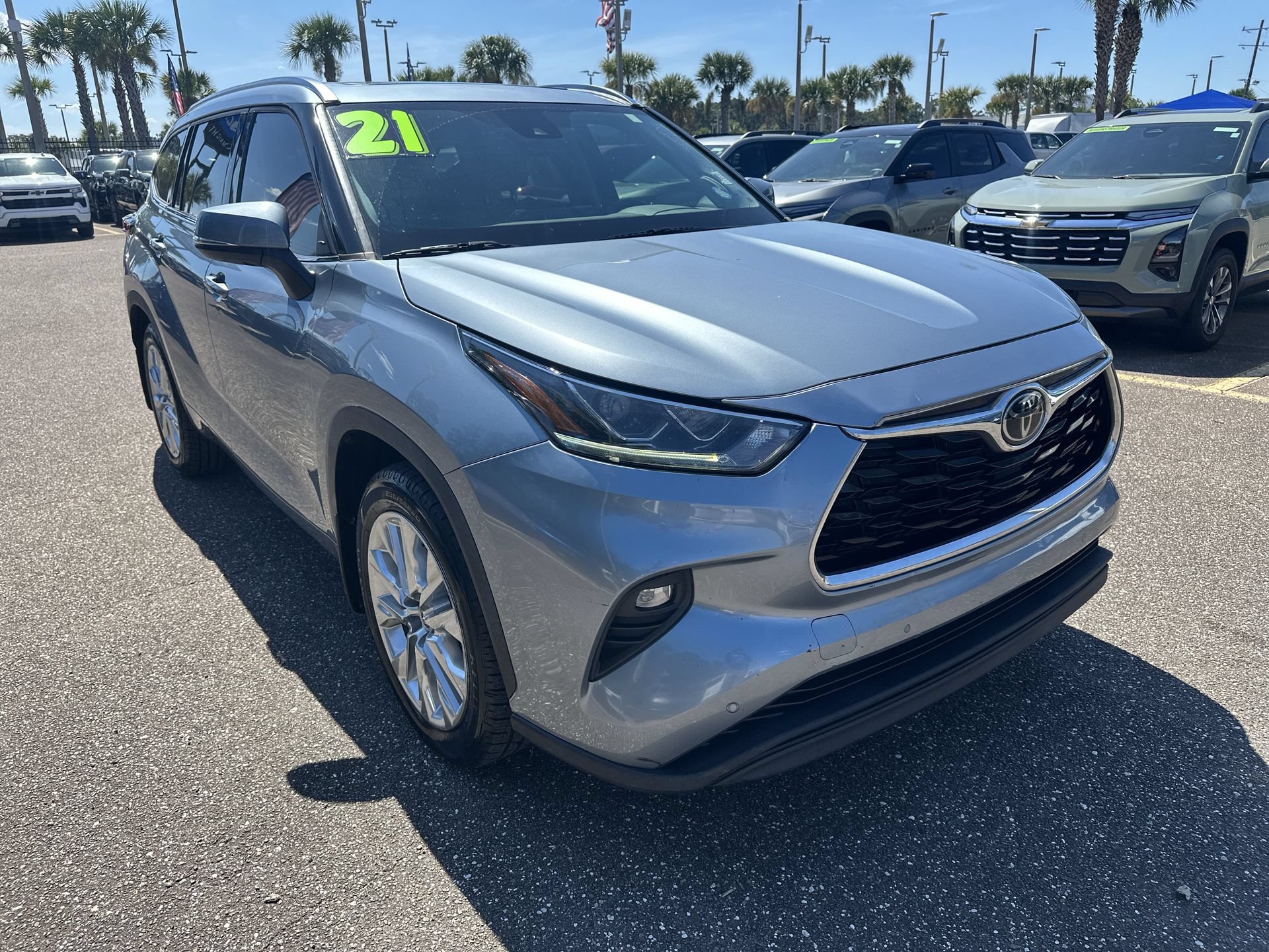 Used 2021 Toyota Highlander Limited AWD/4WD image 2