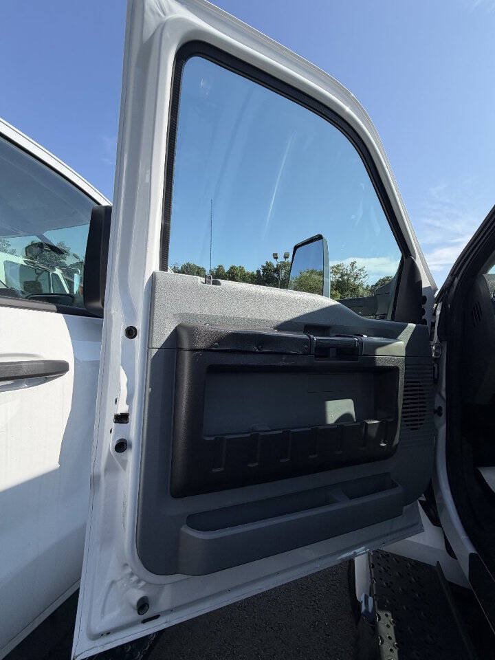 Used 2022 Ford F650 2WD Regular Cab Super Duty image 47