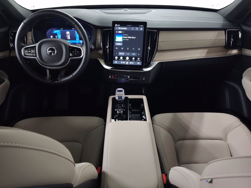 Used 2026 Volvo XC90 T8 Plus w/ Protection Package Premier AWD/4WD image 8