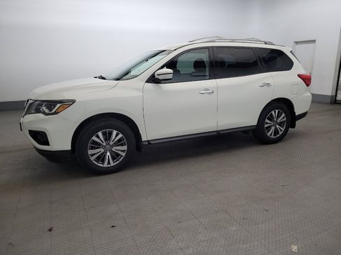 Used 2019 Nissan Pathfinder S AWD/4WD image 2
