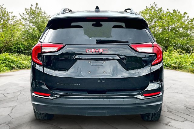 Used 2024 GMC Terrain SLE w/ Elevation Edition FWD image 4