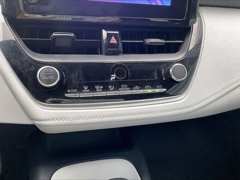 Used 2024 Toyota Corolla SE FWD image 32