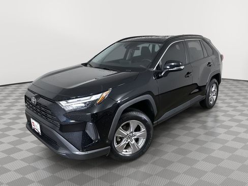 Used 2025 Toyota RAV4 XLE image 1