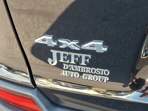 Used 2022 Jeep Cherokee Limited image 35