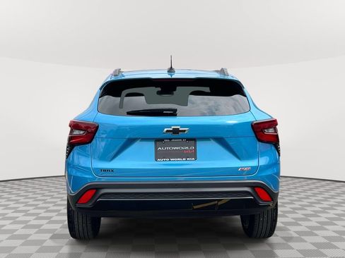 Used 2025 Chevrolet Trax RS w/ Sunroof Package FWD image 6