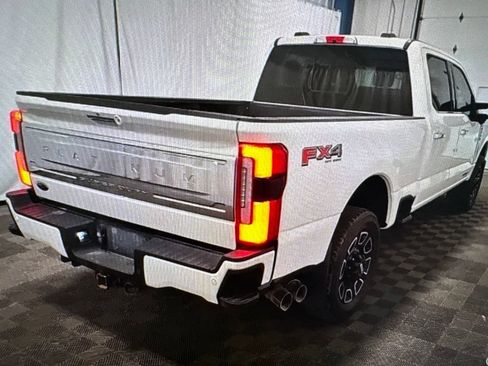 Used 2023 Ford F250 Platinum AWD/4WD image 3