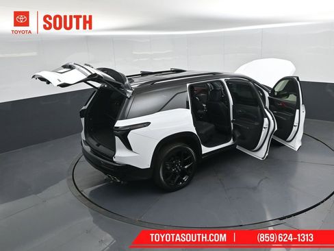 Used 2024 Chevrolet Traverse RS image 46